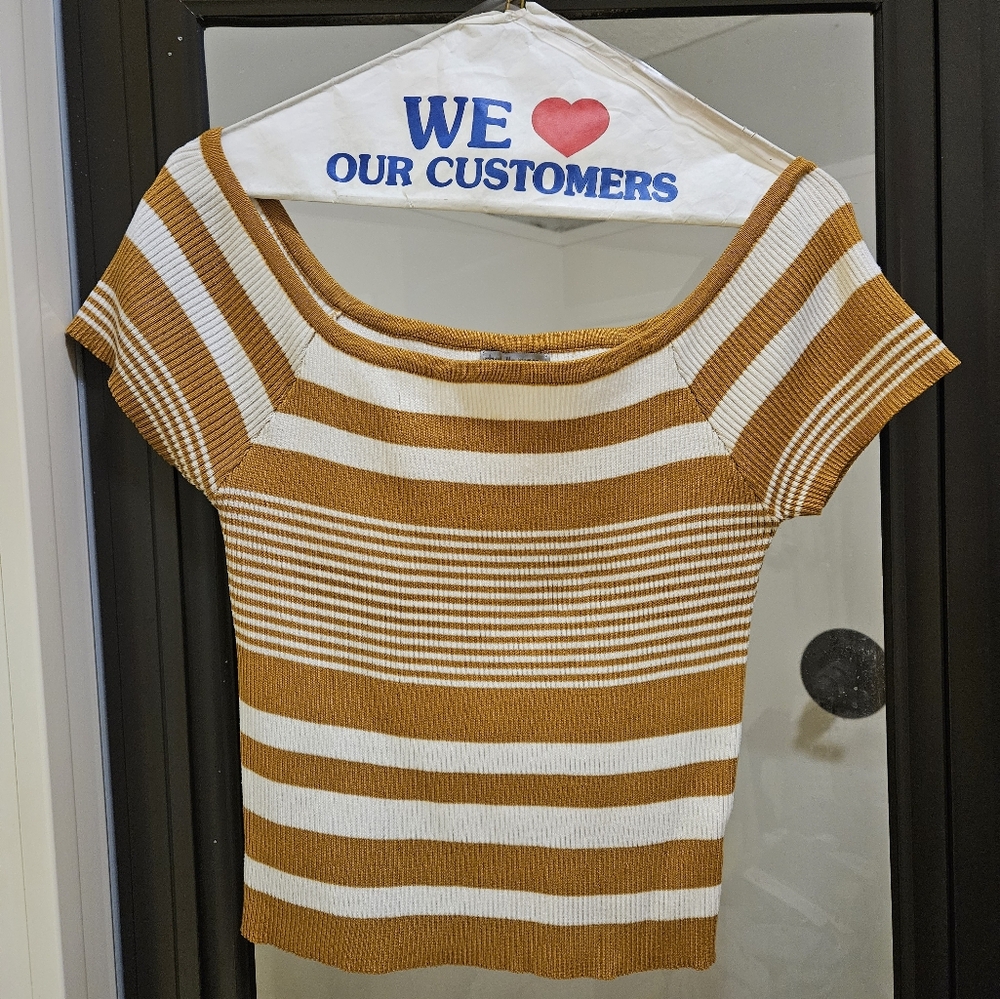 A cute crop top.